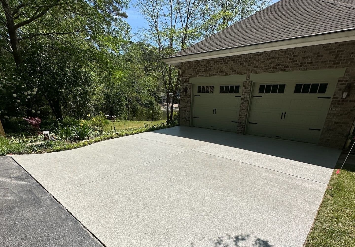 Epoxy vs. Polyaspartic Driveway Coating in Detroit