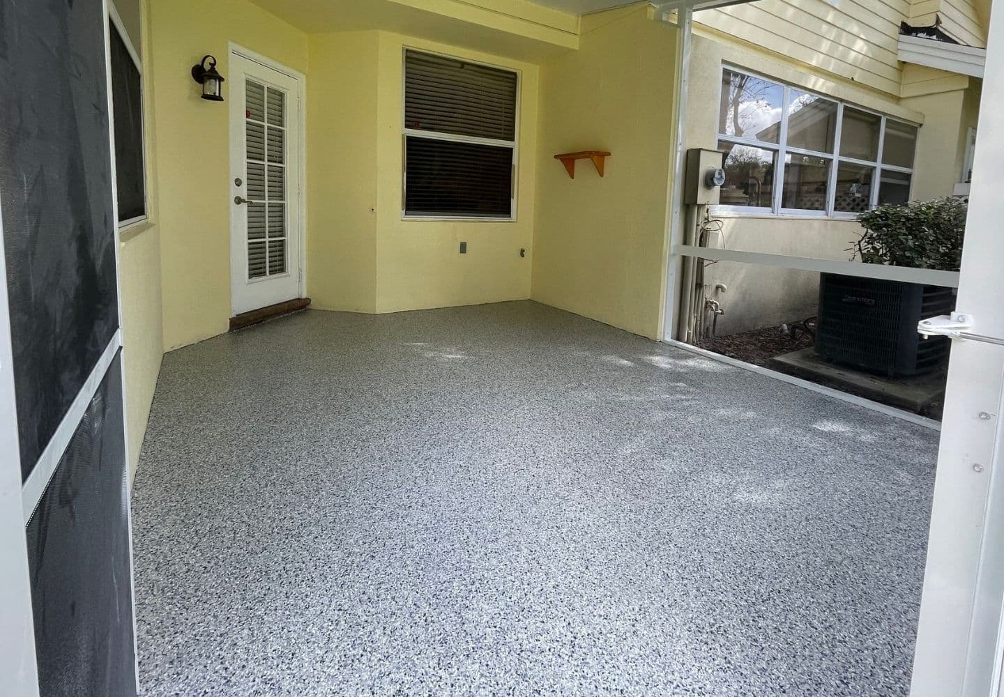 Epoxy Garage Floor Coverings vs. Polyaspartic: The Real Truth
