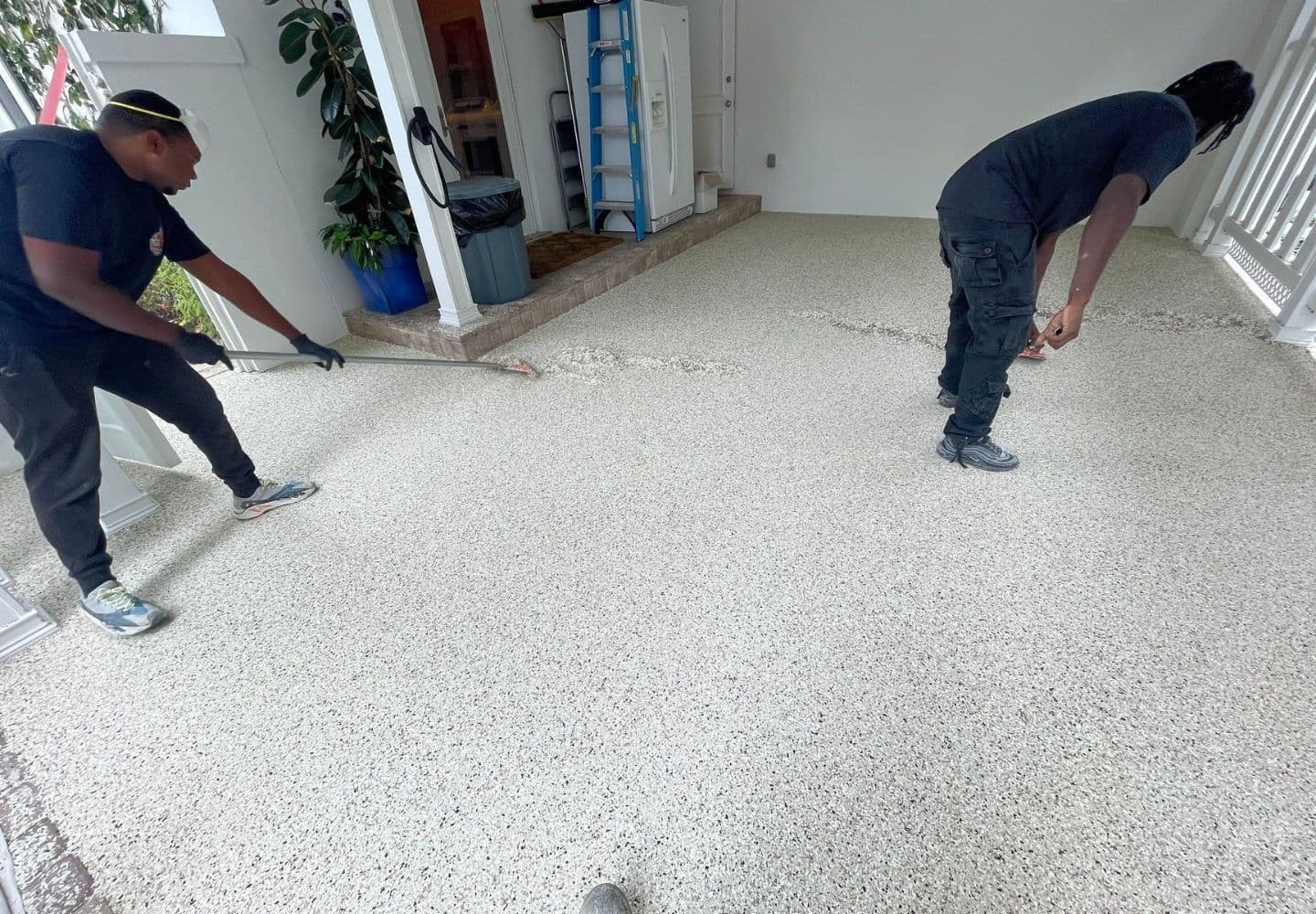 Polyaspartic vs Epoxy in Detroit, MI: 2025 Guide
